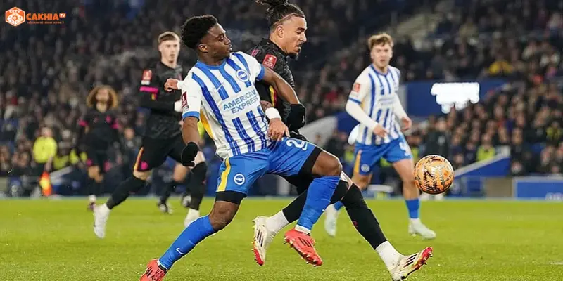 American Express Community Stadium rực rỡ ánh đèn trước trận Brighton & Hove Albion vs Chelsea Premier League